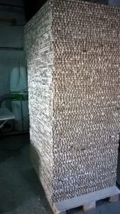 Produkcja papierowych płyt typu plaster miodu, cięcie płyt na przekładki, płyty oklejone HDF, inne, nietypowe projekty.