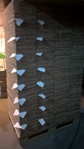 Produkcja papierowych płyt typu plaster miodu, cięcie płyt na przekładki, płyty oklejone HDF, inne, nietypowe projekty.