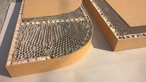 Produkcja papierowych płyt typu plaster miodu, cięcie płyt na przekładki, płyty oklejone HDF, inne, nietypowe projekty.